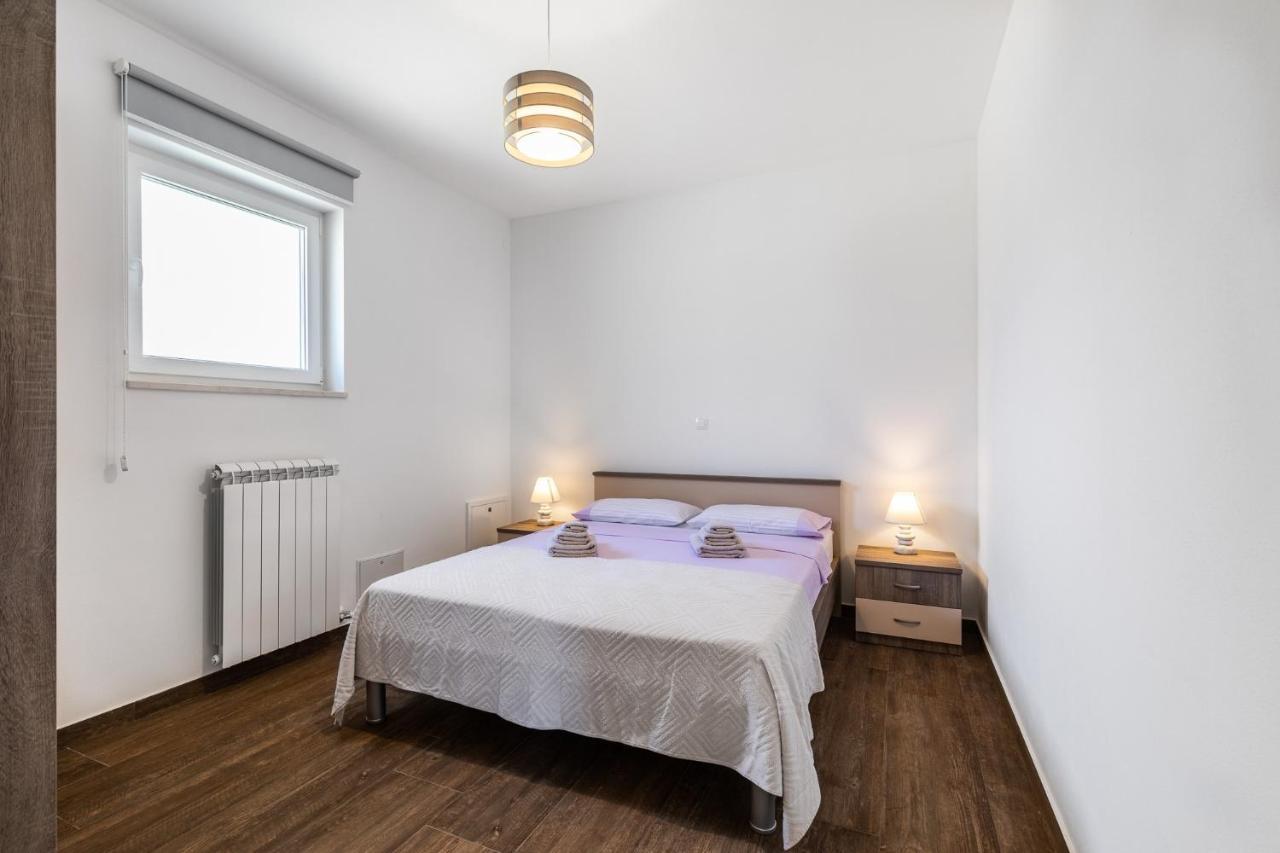 Apartments With A Parking Space Punat, Krk - 20553 Exterior foto